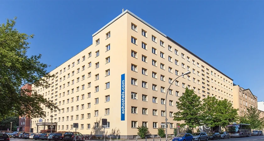 Außenansicht  a&o Hostel Berlin Mitte zur Übernachtung zum Jugendreise Kongress 2025
